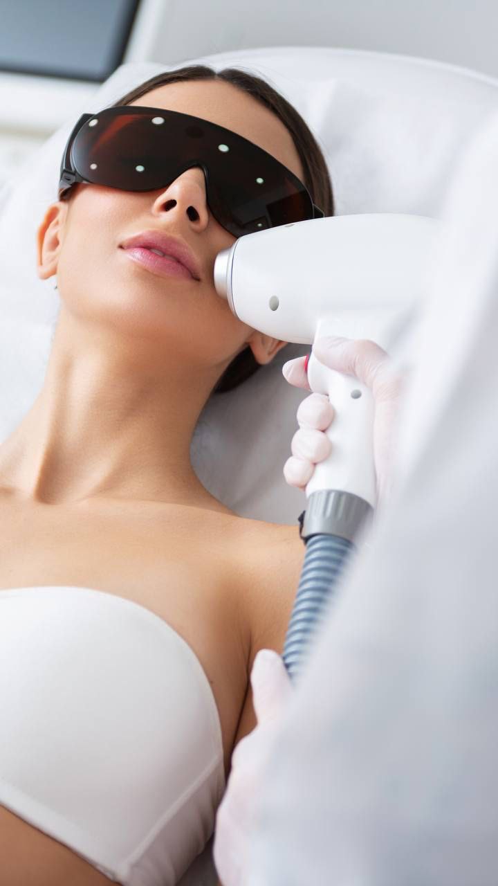 Professionelle Diodenlaser Haarentfernung Nürnberg mit Schutzbrille